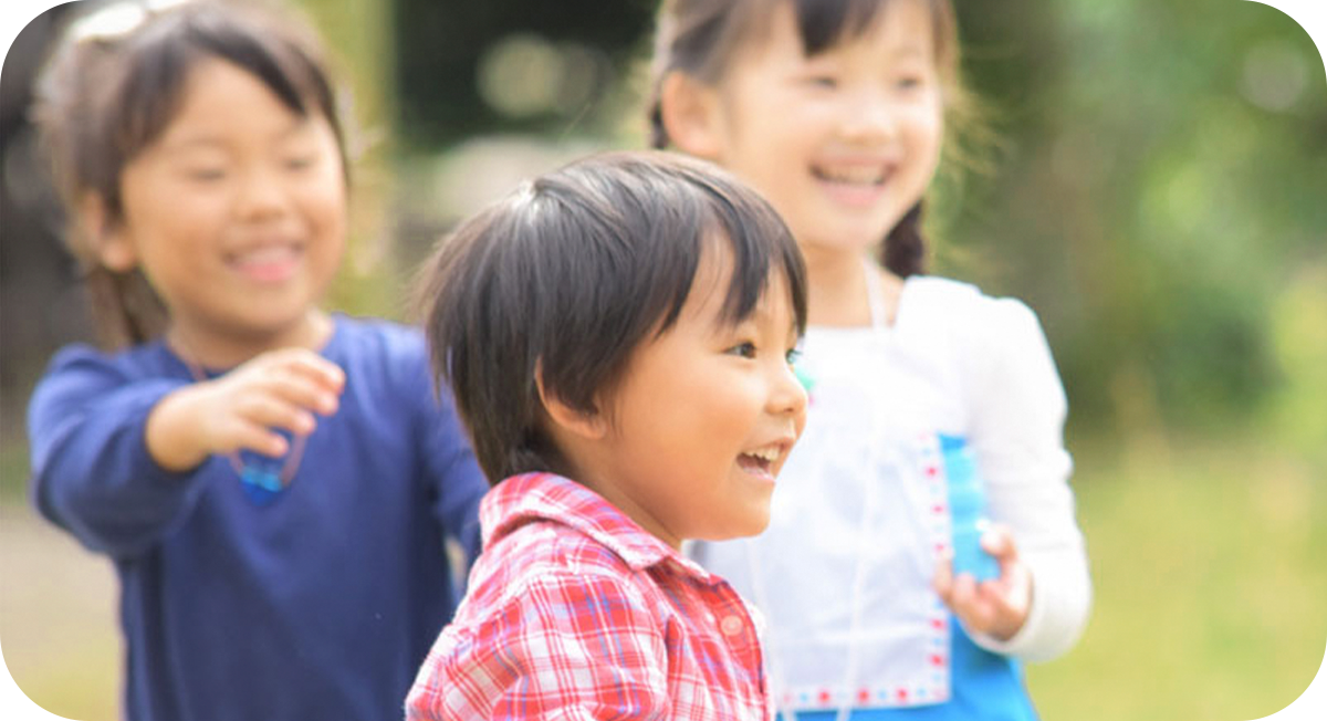 子供達が遊んでいる様子